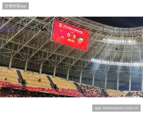 国足零比五：邵佳一被喊下课，中国足球的真实痛点与未来之路
